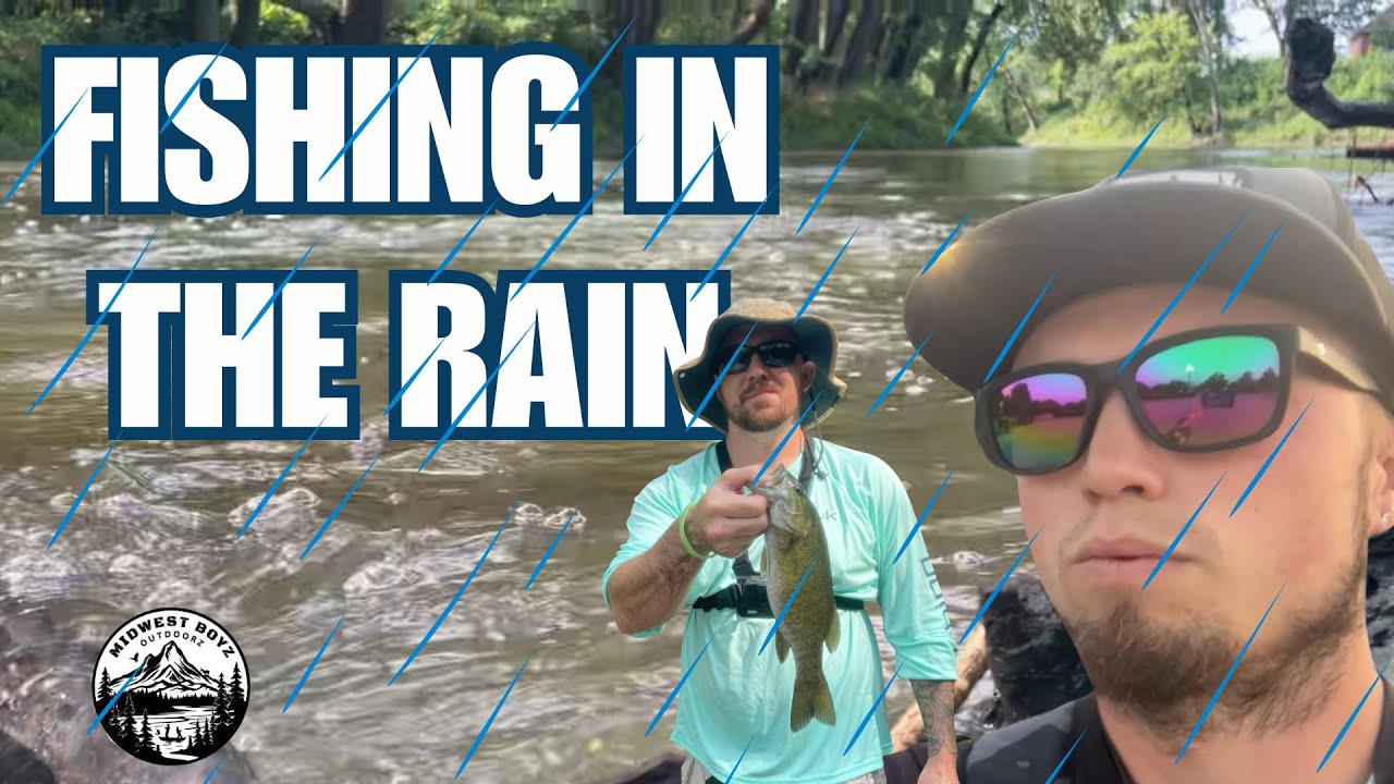 Wading Illinois Rivers- Rainy Day Bass Fishing!