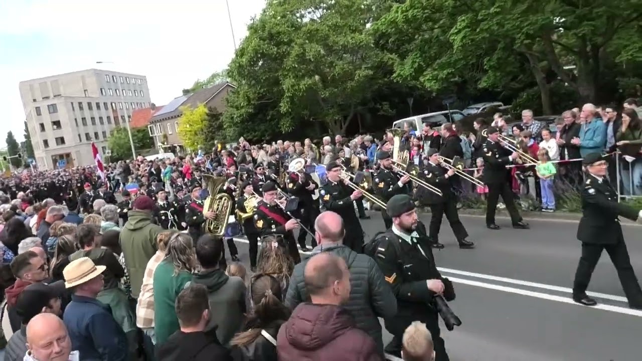 Royal 22e Regiment Band from Canada in Defilé Wageningen 2025
