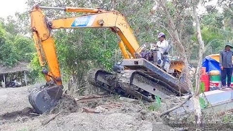 XE CUỐC MÚC ĐẤT BƠI SÔNG LÊN PHÀ cần cẩu xáng cạp xáng dây xe xúc