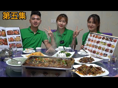 第5天在外面旅遊，阿俊請團隊在華人的大飯店吃晚餐。誰都喜歡吃。