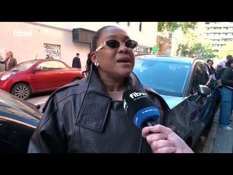 La regularizaci&oacute;n gana agilidad en Palma, pero contin&uacute;an las colas y las dudas