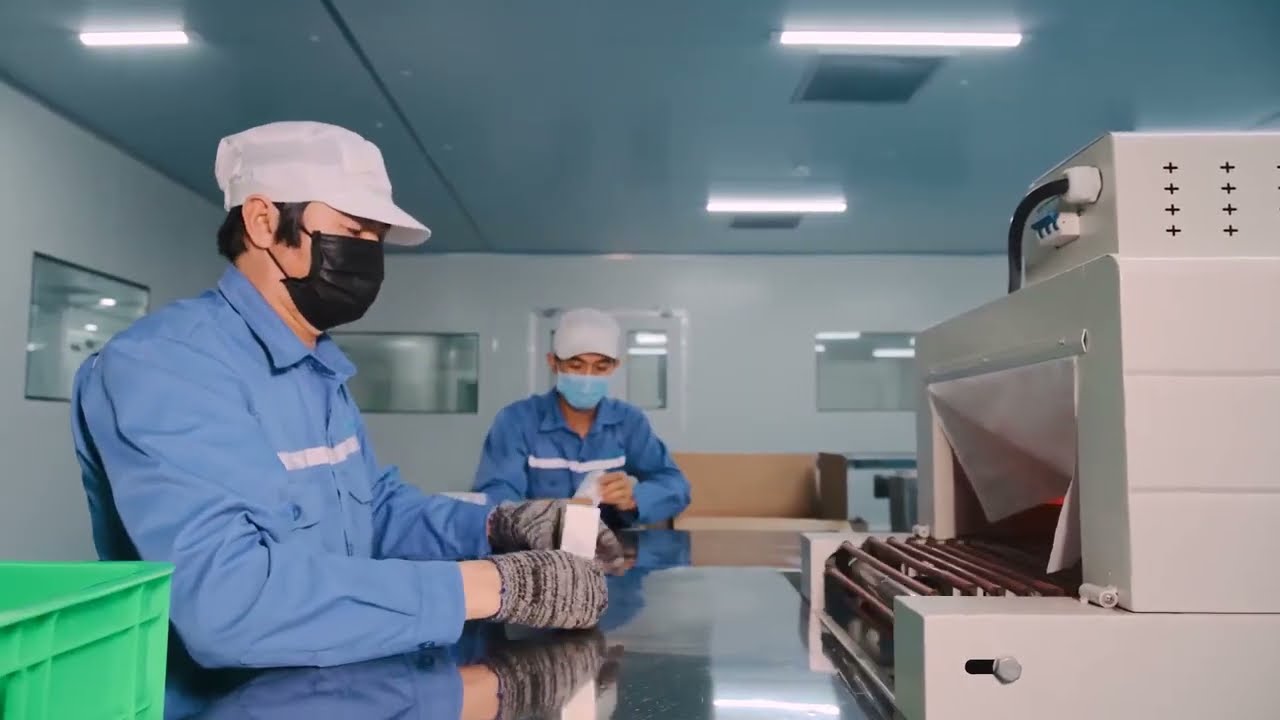 Bên trong nhà máy sản xuất Retinol Huyền Phi