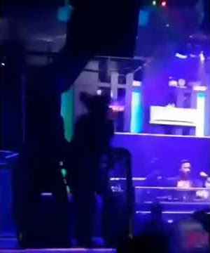 Viral!!.  Wanita ini kejang' d club. Gara kebanyakan inek
