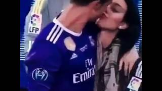 كريستيانو رونالدو يقبل حبيبته في نهائي دوري ابطال اوروبا-شاهد هذا الفيديو!!