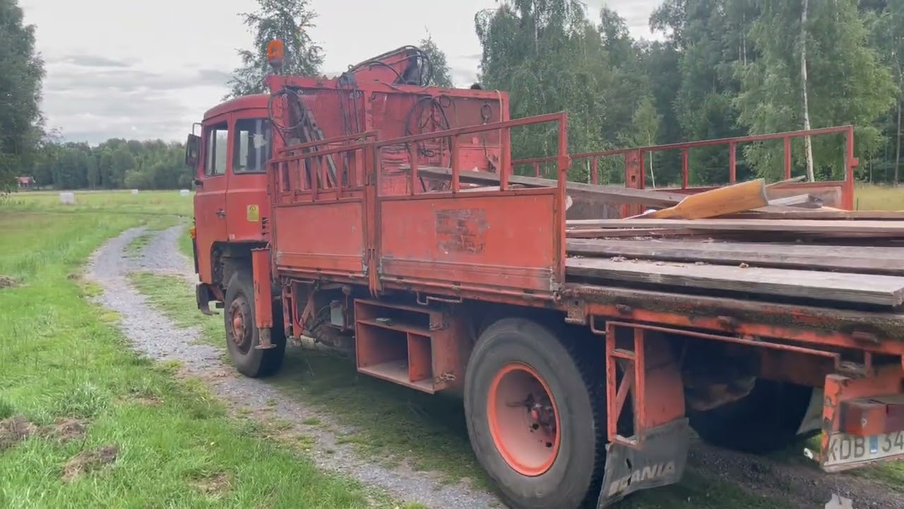Veteranlastbil Scania 81 med kran