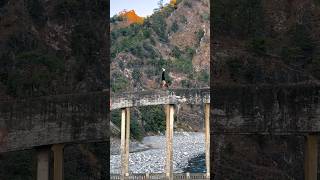 Toh Gravity Kaha I Isme?