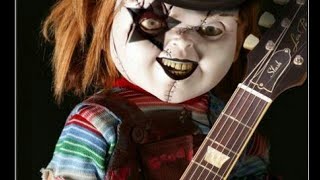 Chucky escucha Musica.