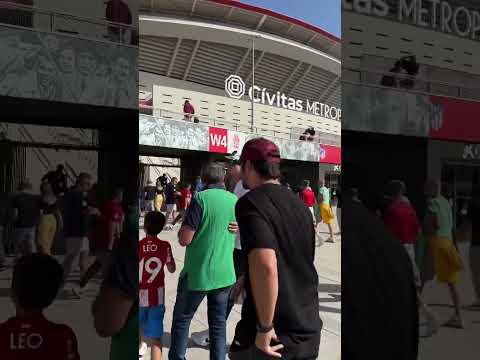 Neskutečná atmosféra na fotbalovém stadionu Atlético Madrid! 😲🥳⚽️ #laligaexperience