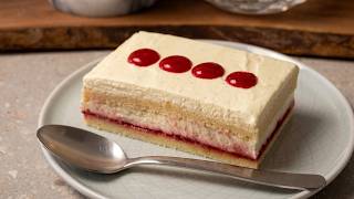 How to Make a Simple and Delicious Vanilla Strawberry Cake at Home