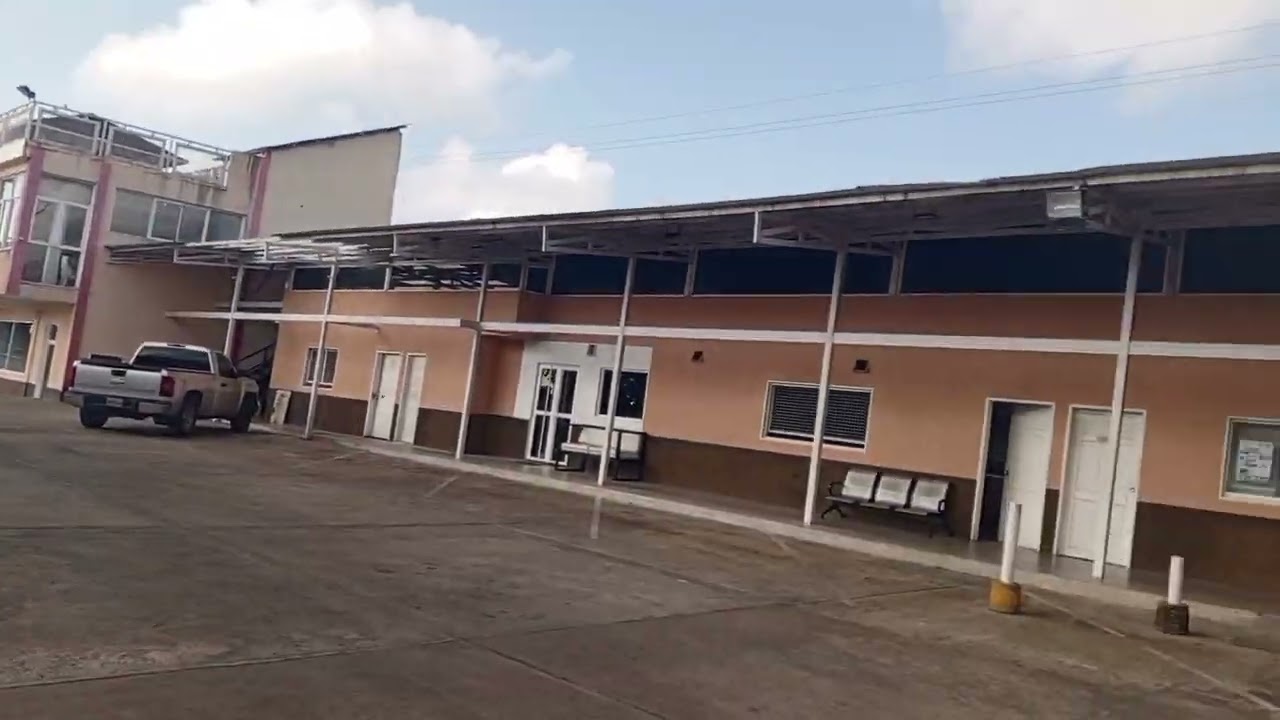 Ángeles Gold Día del Conquistador  Outfit Joven