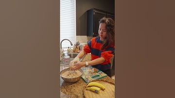 Bánh chuối nướng, tận dụng bánh mì cũ và chuối ăn không hết.