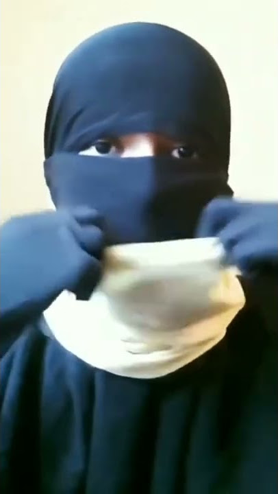 Cewek Pakai Masker Full Ninja Ciput