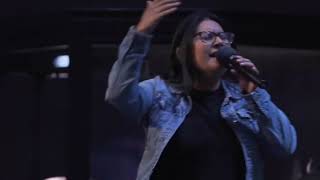 Video thumbnail of "Santo y Puro | Holy And Anointed | CENTRO VIDA"
