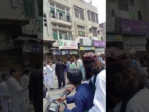 دیکھئے لنگر تقسیم ہو رہا ہے