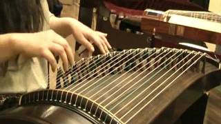 Vignette de la vidéo "平湖秋月 - 古筝 Guzheng:  Autumn Moon over the Calm Lake"