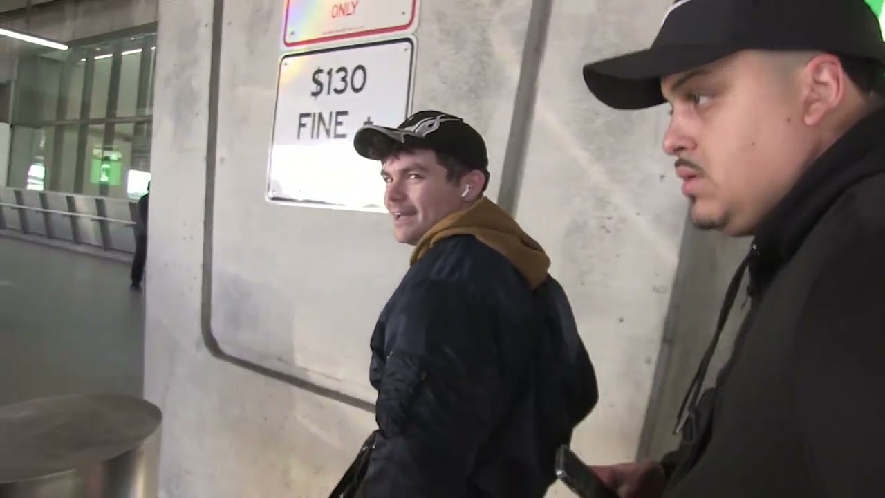 Ника Фуэнтеса заметили в аэропорту Ла-Гуардия в Нью-Йорке. Он обсудил ситуацию с Пирсом Морганом ...