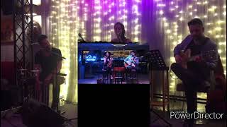 Siyah Şapkalı Kadın Akustik 2021