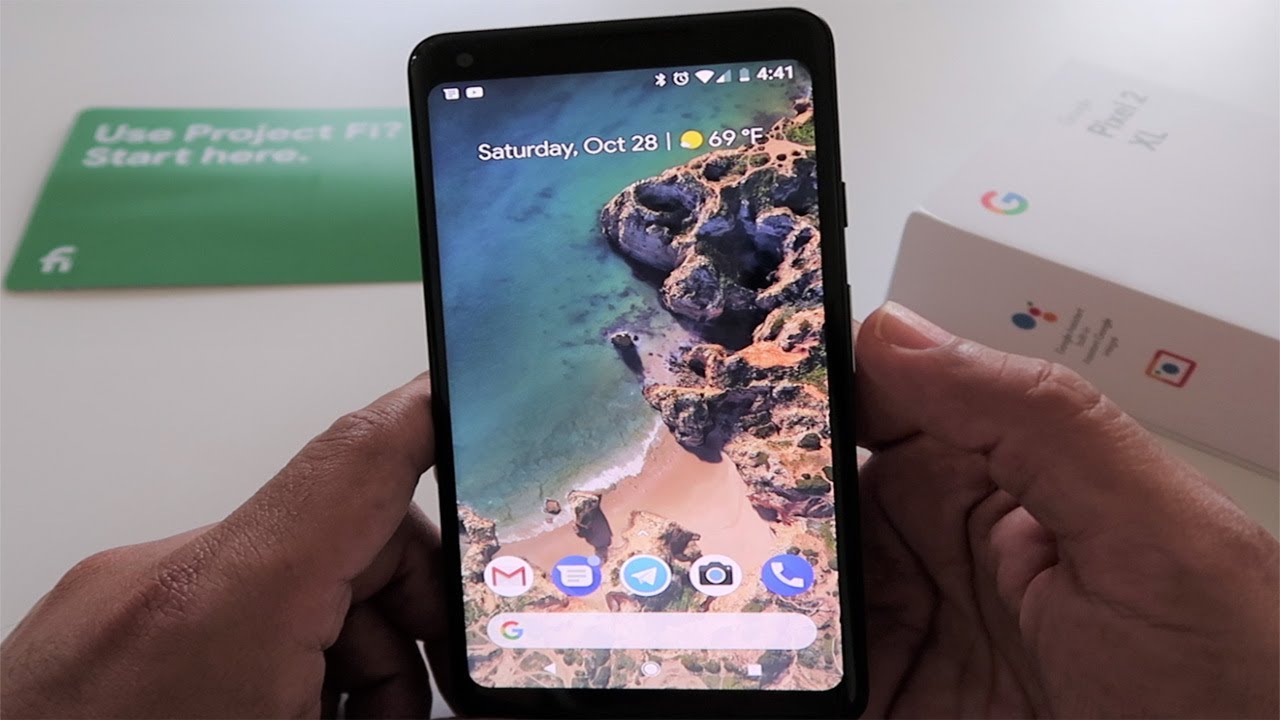 Google Pixel 2 XL Unboxing, First Impressions.....and a blue screen?
