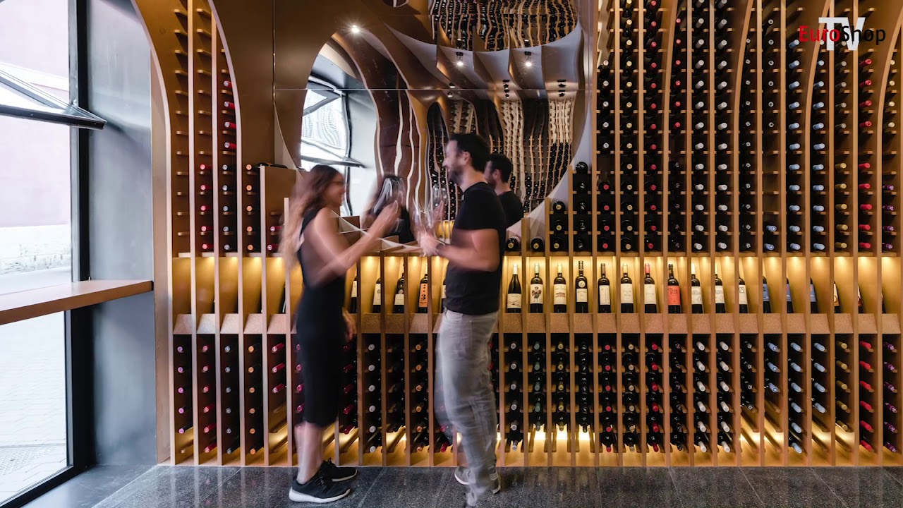 Wine perfectly presented: Shop design at De Vinos y Viandas - YouTube