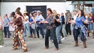 Flashmob - A Bar Song (Navan, ON)