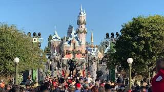 Morning Opening (Rope Drop) With Holiday Theme - Disneyland