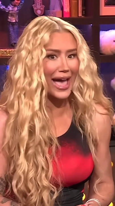 IGGY chooses NICKI or CARDI ?! #iggyazalea #nickiminaj #cardib #funnyinterview #barbz #pinkfriday2