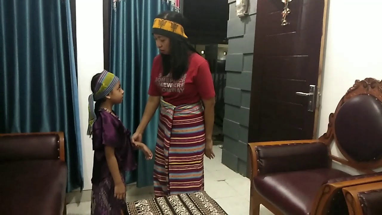 Nona Thania memainkan drama singkat Abraham dan Ishak