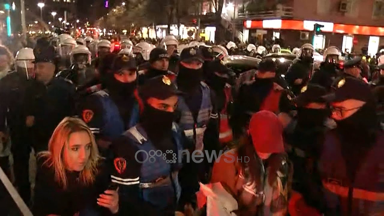 Policia në aksion, nisin shoqërimet e protestuesve. E pranishme dhe FNSH