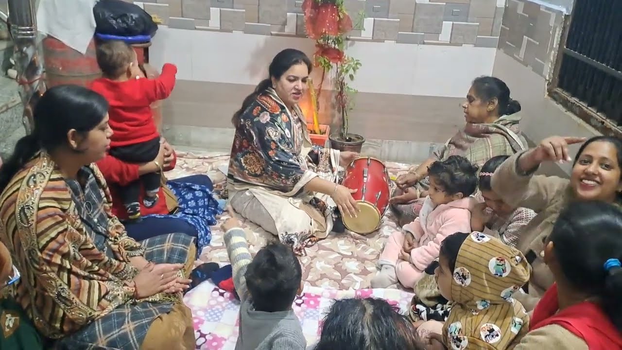 आज मेरी प्यारी राधे बागों में झूले पड़े 