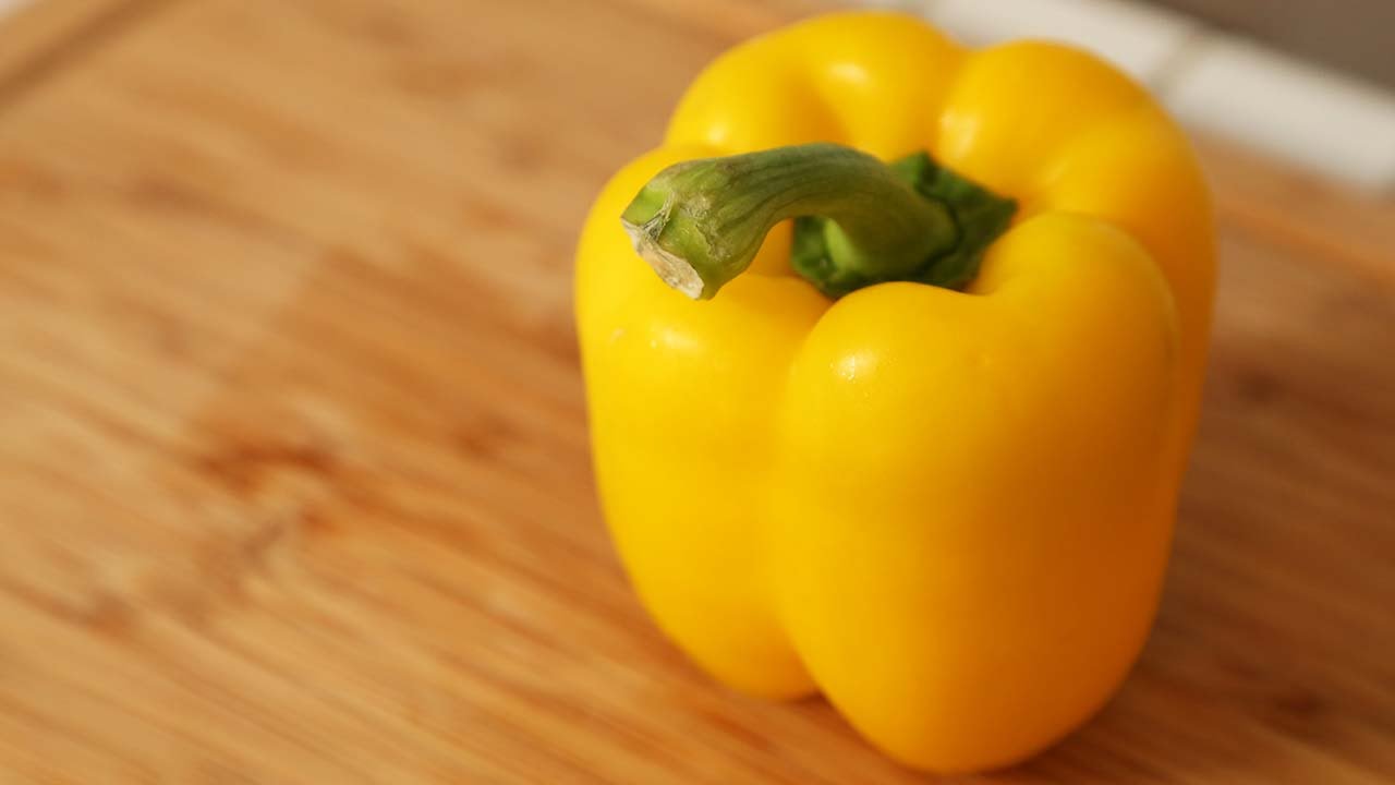 HomeHack: The BEST Way To Cut A Bell Pepper | The Domestic Geek