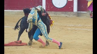 Cayetano Rivera sufre una grave cogida en la Feria de El Pilar