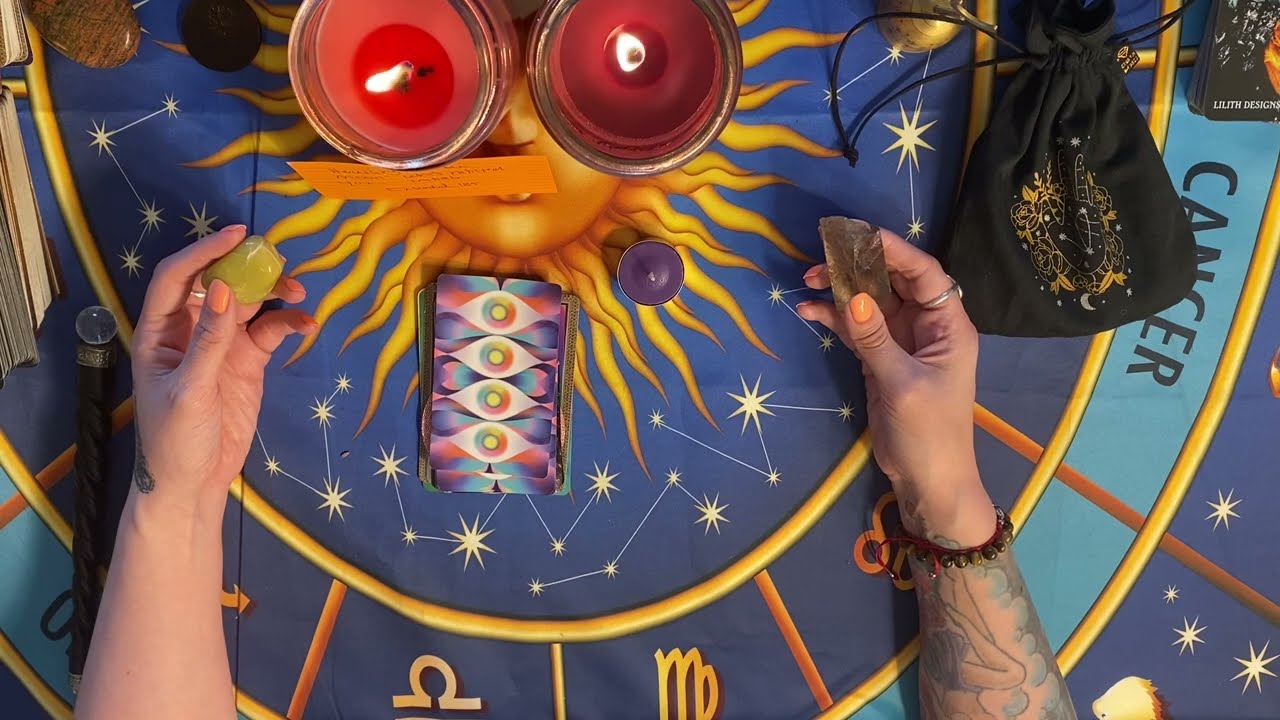 Howling at the Moon 🌑🌓 who’s noticed you🤩/Pick a Card Tarot Reading🌹
