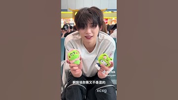 you should know how close all the fans to his face😭 I ain