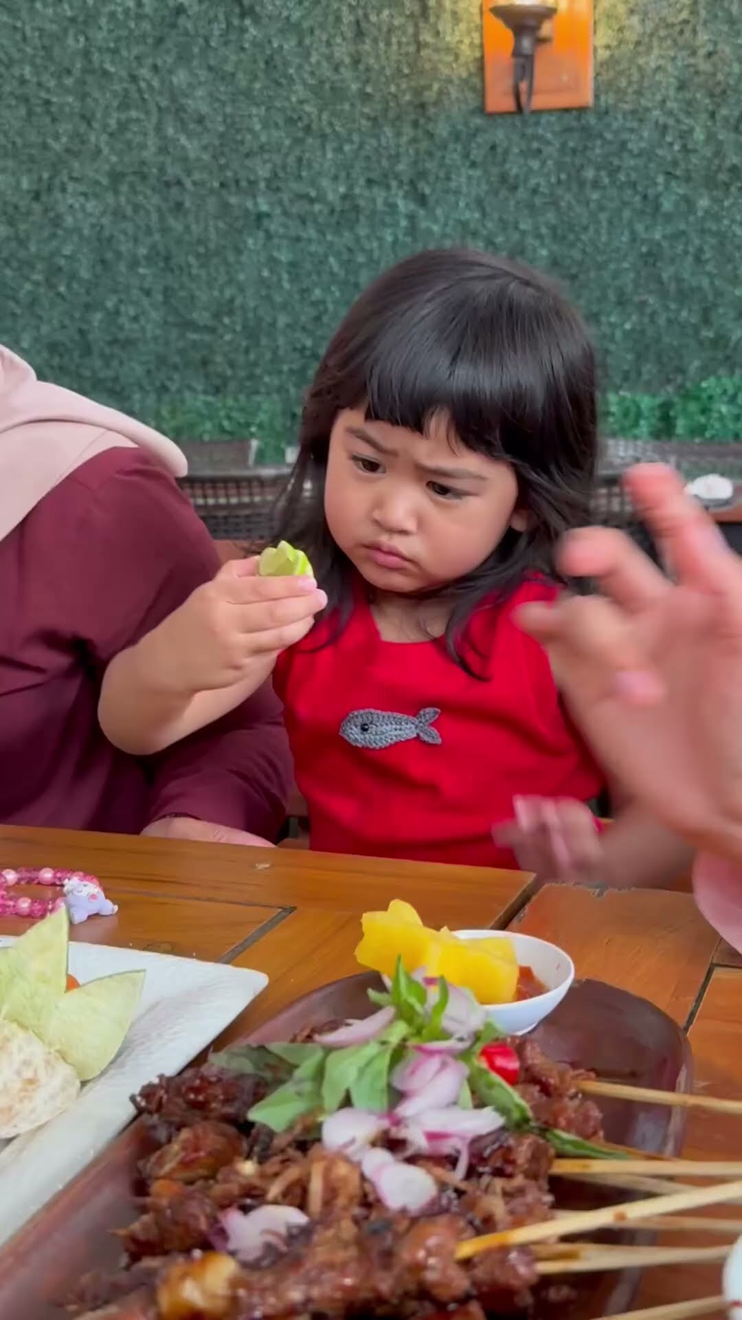 Salfok ekspresi Maulana makan jeruk nipis??