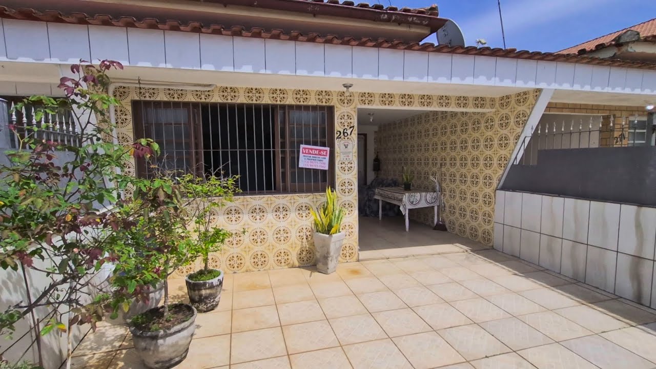 Casa a venda com 2 dormitórios a 250 metros da praia no Jardim Real