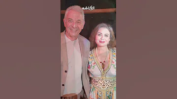 محمود حميدة يقبل إلهام شاهين في زفاف نجله 