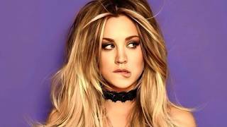 Kaley Cuoco Flaunts Swimsuit-Clad Figure During Iceland Getaway!