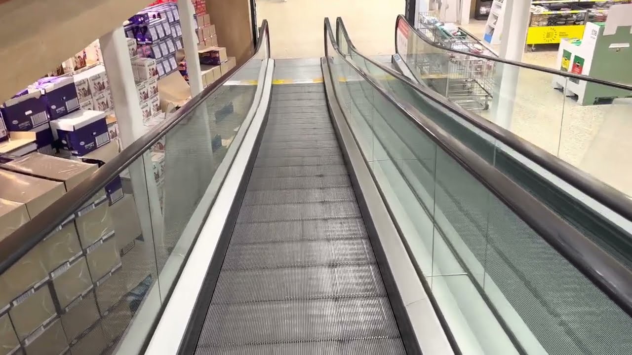 KONE travelator and 2006 OTIS GeN2 lift at Tesco extra Pitsea