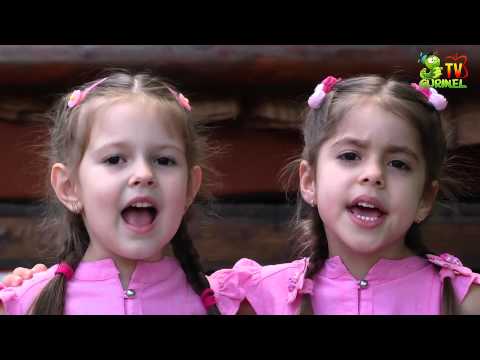 Video: Luis Fonsi Apără Modul în Care Se îmbracă Copiii Săi