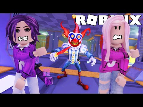 CAN WE SURVIVE THE KILLER ON ROBLOX?! 🔪