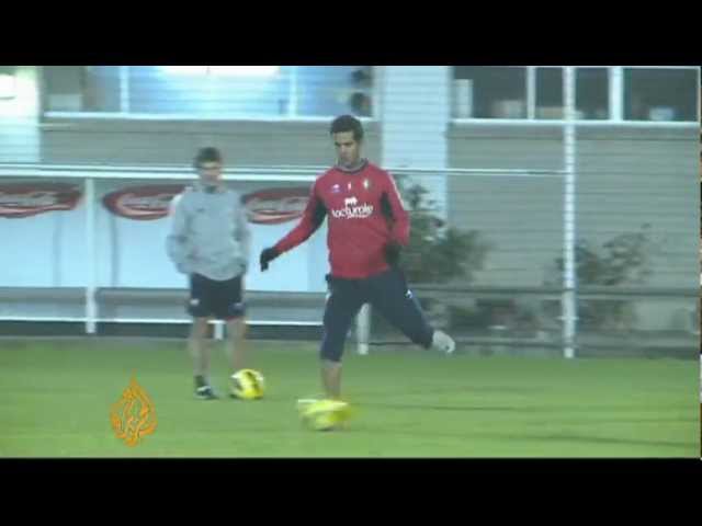 لاعب كرة قدم إيراني يستمتع بالأضواء الإسبانية