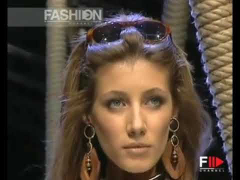 वीडियो: स्प्रिंग / समर 2005 फैशन एक्सेंट