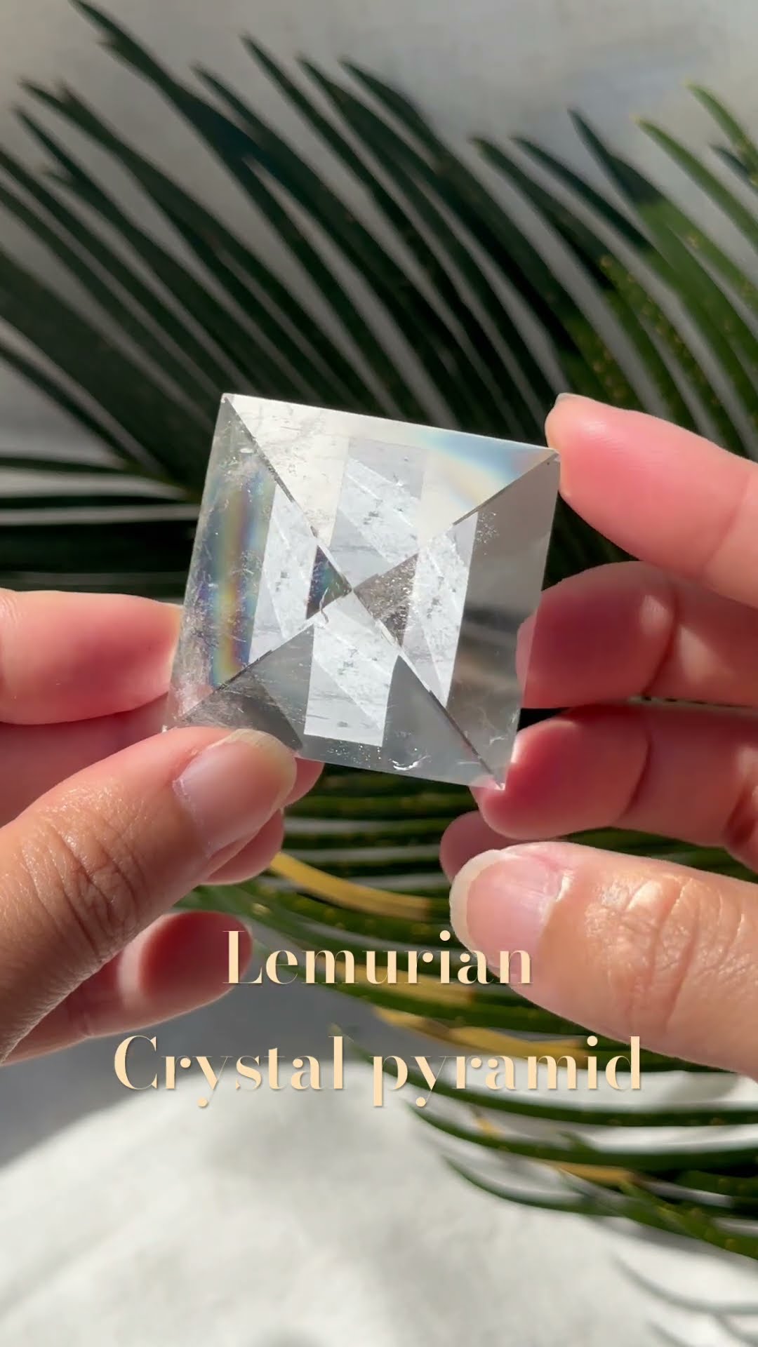 レムリアン水晶】 ピラミッド シェイプ D ブラジル産 Clear