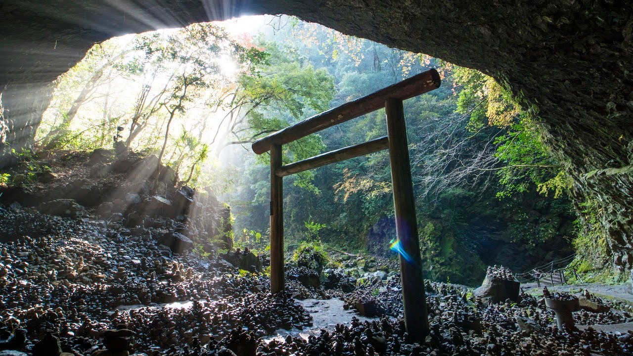 天安河原 は神々の力が集うパワースポット 石積みや駐車場情報も 旅行 お出かけの情報メディア