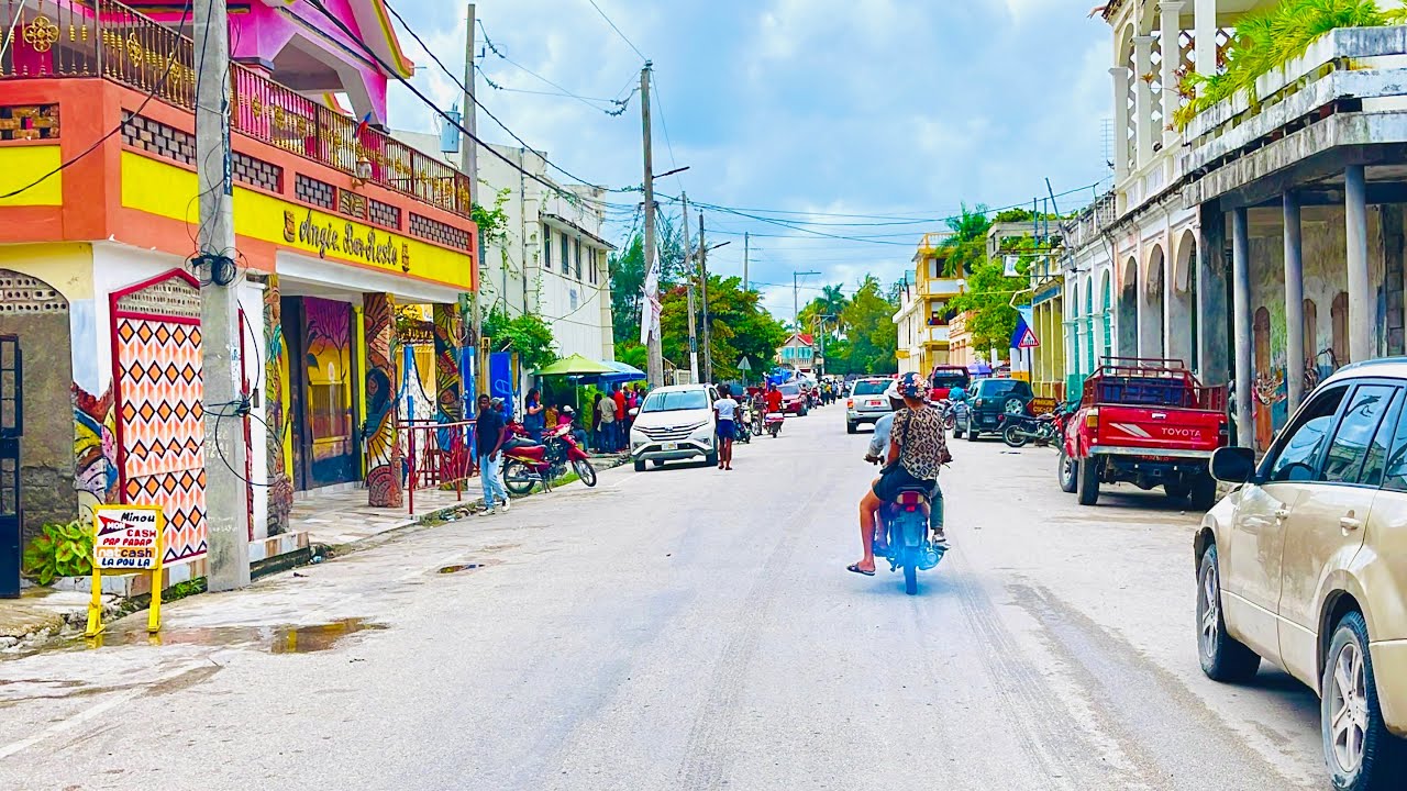 Ann Gade Kèk Kote Nan Ville Aux Cayes, Gen Anpil Trafik Nan Vil La, Anpil Moun Vin Abite Nan Vil La