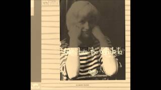 Vignette de la vidéo "Blossom Dearie -- Try Your Wings (1958)"