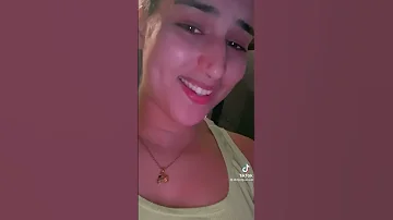 بنت بتقول الحب لعبه وواحد حنون والثاني يخون 