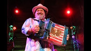 RayJ Reviews Wayne Toups at the Redneck Country Club