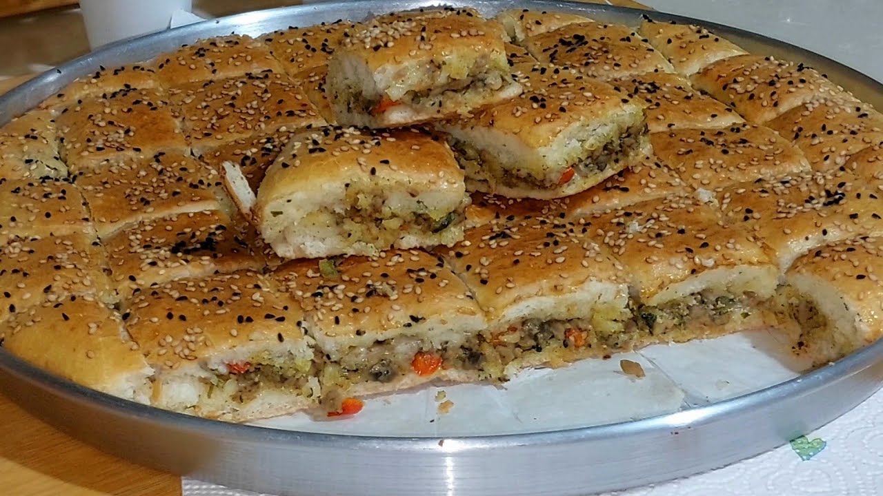 فطيرة عائلية محشية بعجينة اقتصادية قطنية و خفيفة كالريشة و الحشو لذيذ بزاف و بمقادير في المتناول😍😍