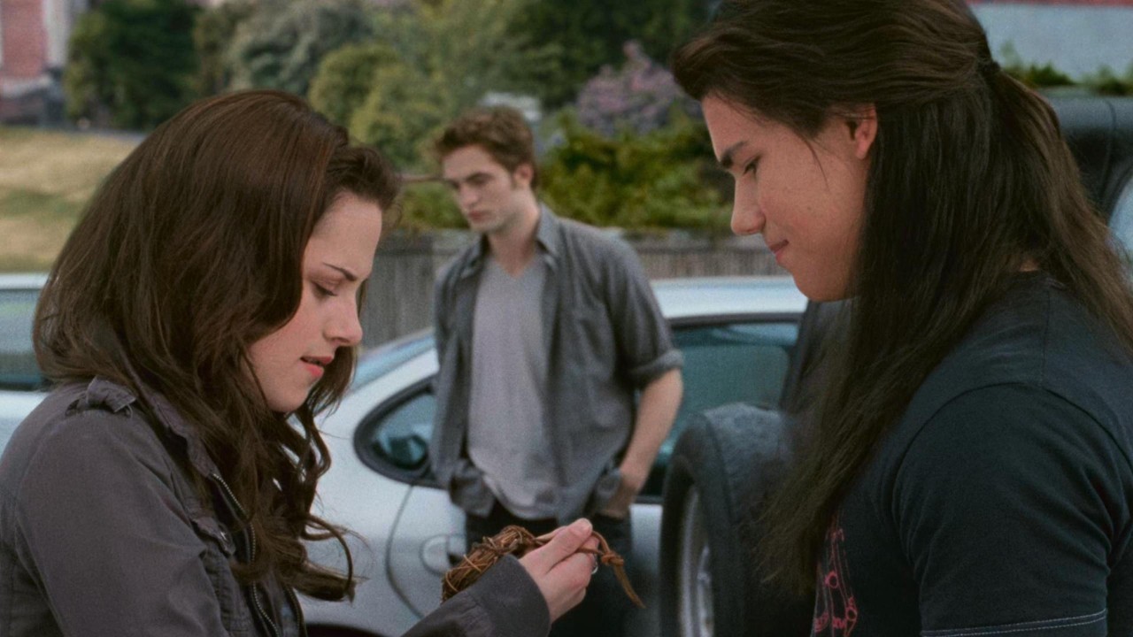 It’s Bella’s Birthday—Edward Gets Jealous Over Jacob’s Gift, Yet Refuses to Give Her His Own 